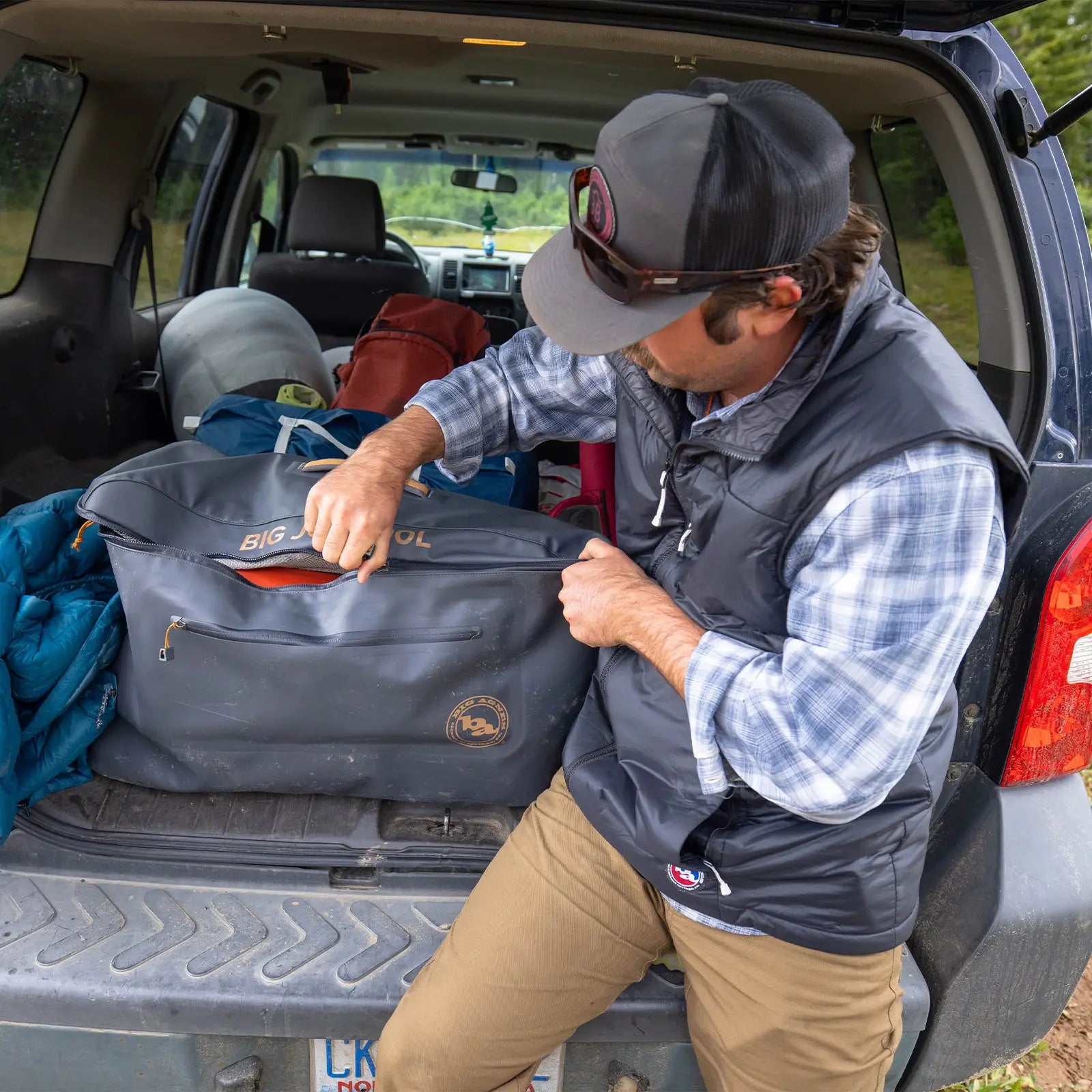 PDP-Lifestyle-Images-Big-joe-Duffel.jpg